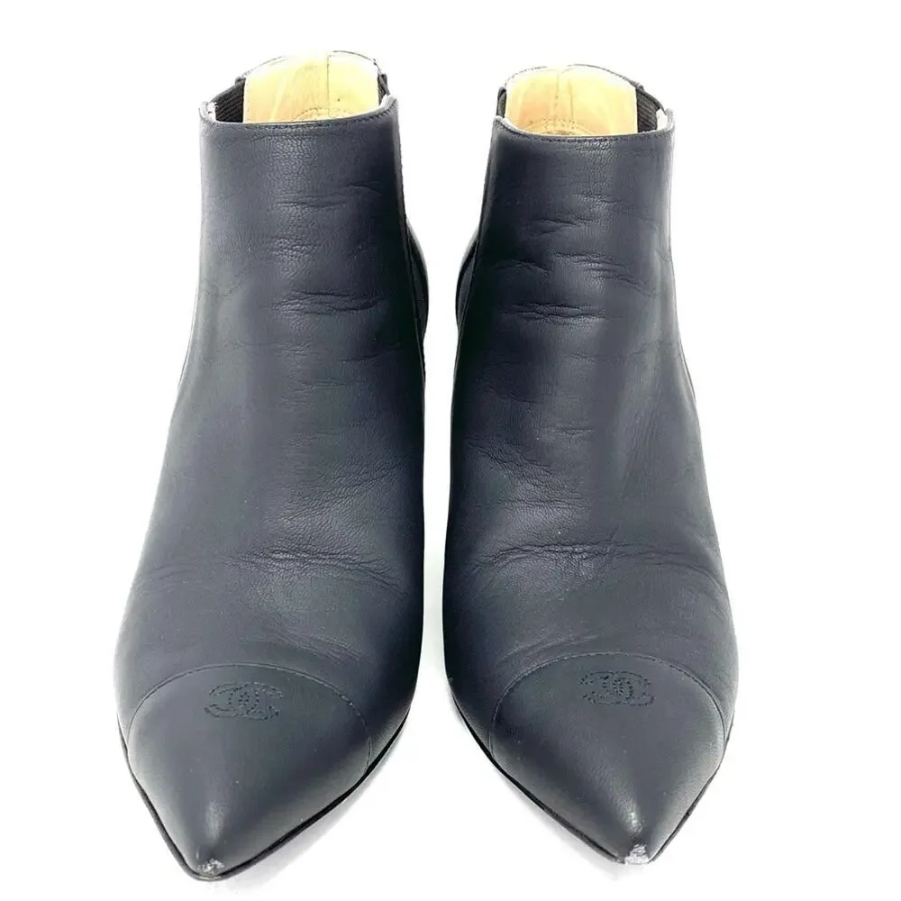 Chanel Black Boots w LOGO Pointed Toe Chain Detail 38.5 AUTHENTIC box included